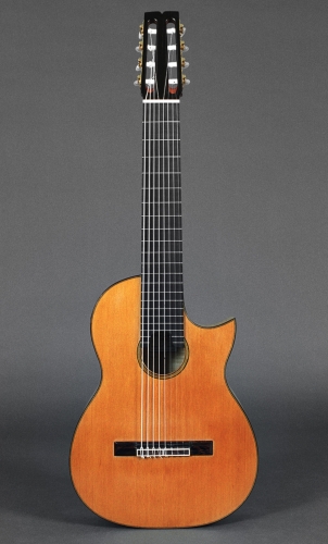 8-strengs klassisk gitar, mensuren 650 mm., Seder lokk og flammelønn, ibenholt gripbrett, 21 bånds_Rodolfo Cucculelli, gitarbygger.jpg