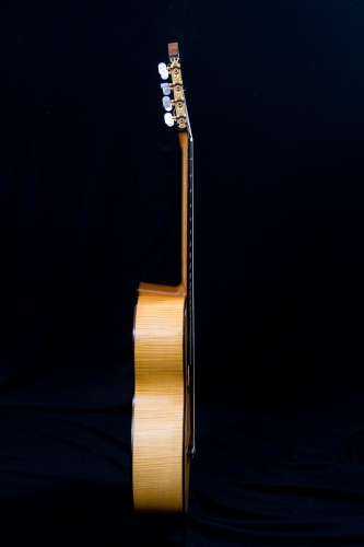 Konzert-gitarre, zargen in Ahornholz. Mensurlänge 628 mm., halsstärke 18,5mm, 19,5mm..jpg