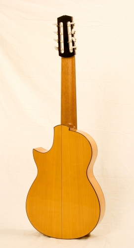 Guitarra hecha a mano, fondo y aros de Ciprés, mango de Cedro con tensor (truss rod).JPG