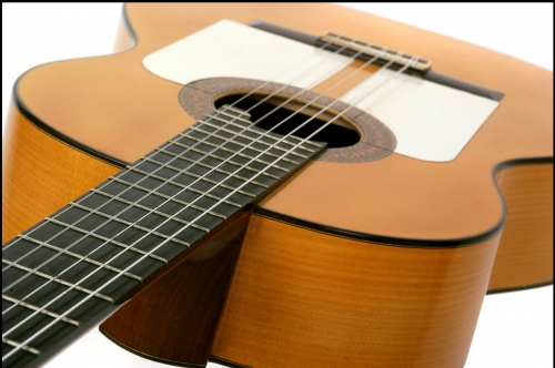 Välj en flamenco gitarr; stall. Traditionell vit “golpeador”.jpg