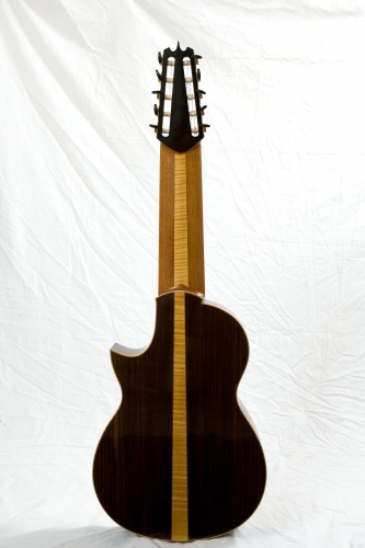 Håndbygd Elektroakustisk gitar, skjellakk gloss. Rodolfo Cucculelli gitarmakeri.JPG