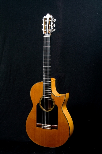 Guitarra Electroacústica, escala 650 mm. Cedro Rojo y Ciprés, lustrada a gomalaca.JPG