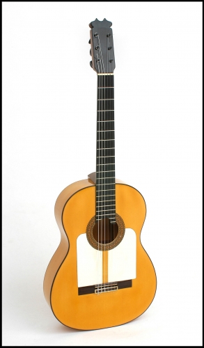 Handgjorda flamencogitarr, mensur 650 mm.,modell ”Viuda y Sobrinos de Domingo Esteso”; Alpgran • Cypress.jpg