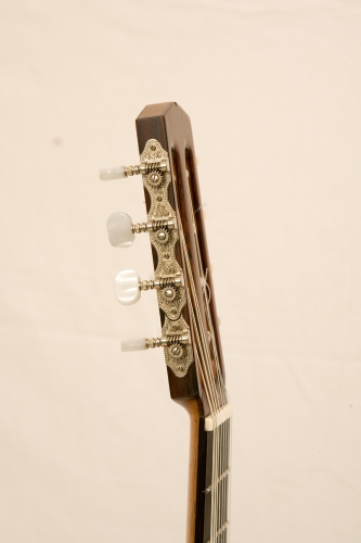 Mão do violão classico de 8 cordas, tarraxas Schaller.JPG