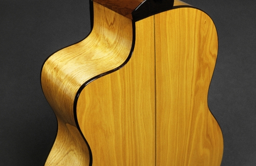 8-strengs klassisk gitar, Veneziansk cutaway gitar, lakkert med skjellakk.jpg