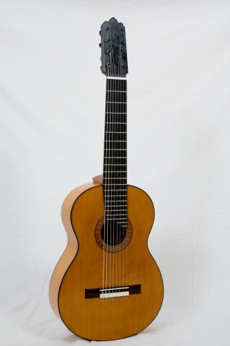 8-strengs flamencogitar_mensuren 650 mm._Rodolfo Cucculelli, gitarbygger.jpg