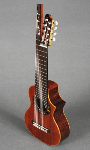 11-saitige gitarre. Mensurlänge 555 mm., Fitzroya cupressoides und Dalbergia latifolia. Rodolfo Cucculelli, gitarrenbauer..jpg