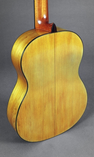 Фламенко гитара «Бланка», копиа «Viuda y Sobrinos de D. Esteso». Rodolfo Cucculelli, гитарный мастер.jpg