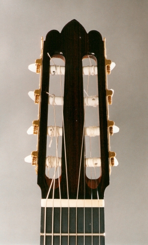 8 струнната Requinto китара, headstock.jpg