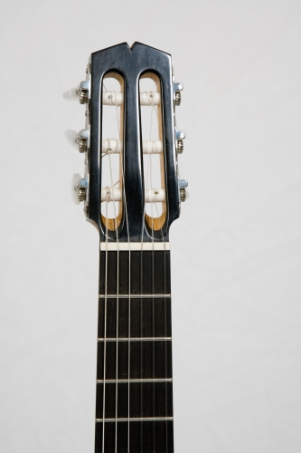Фотография Реквинто гитары, головка грифа. Ширина грифа у шейки 51 мм., Rodolfo Cucculelli, гитарный мастер.jpg