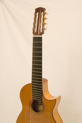 Florentinsk cutaway gitar, streng lengde 650 mm. Rodolfo Cucculelli, gitarbygger.JPG