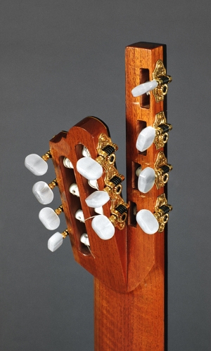 Mão do violão classico 11 cordas, tarraxas Schaller.jpg