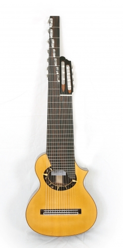 14弦ギター、弦長555 mm. 、全長107 cm. 、Spruce_Indian Rosewood。Rodolfo Cucculelliハンドメイドのギター。.jpg.JPG